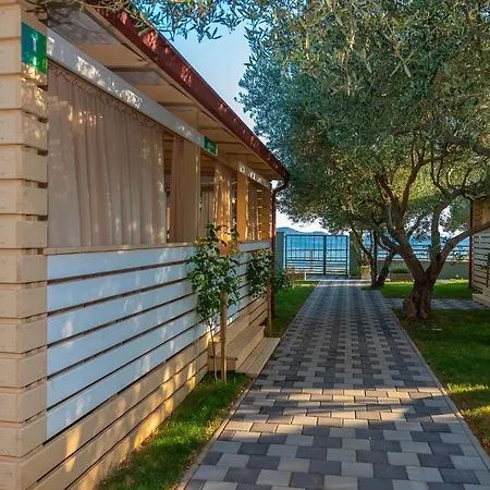 Mobile Pecten 03 Holiday home Pakostane